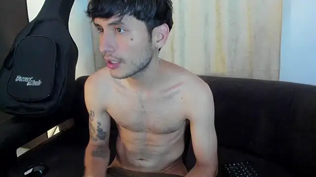 Snapshot of Henrikk_senn chatting on October 2025 02:37:02 AM Henrikk senn online show from October 2025 02:37:02 AM