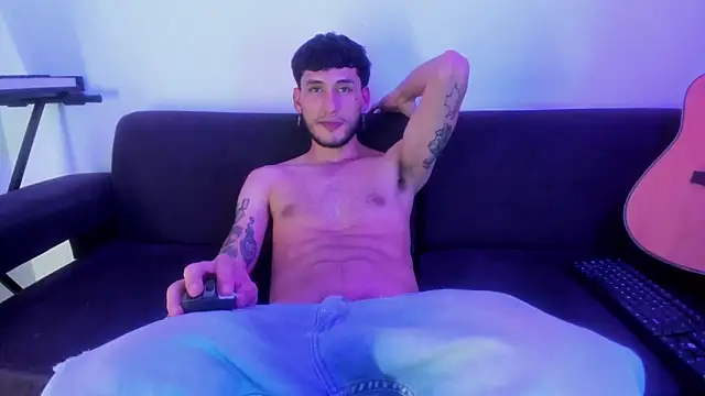 Snapshot of Henrikk_senn chatting on November 2025 12:04:02 AM Henrikk senn online show from November 2025 12:04:02 AM