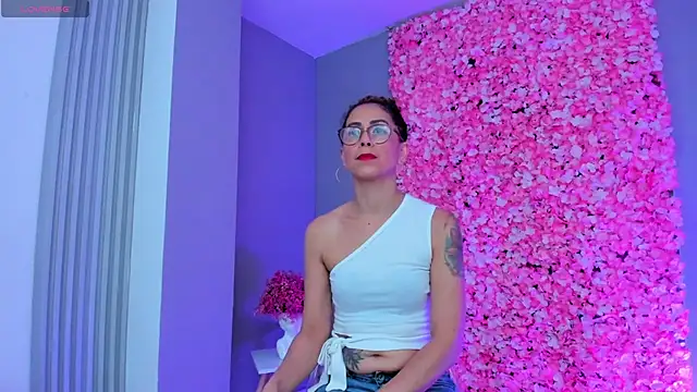 Snapshot of Angela_donnato chatting on March 2025 03:23:02 AM Angela donnato online show from March 2025 03:23:02 AM