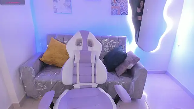 Charlotte cowell sub1  online show from November 2025 06:45:01 PM