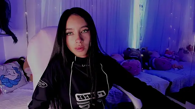 sophie ws online show from December 2024 03:37:01 PM