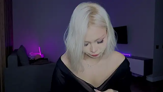 RileyMee online show from November 2025 03:40:01 AM