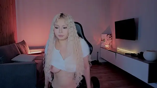 RileyMee online show from April 2026 06:18:01 AM