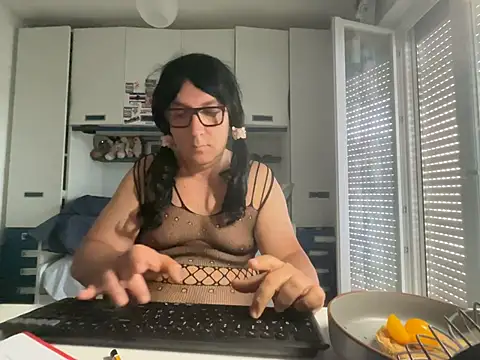 brindisiroby online show from June 2026 12:05:02 PM