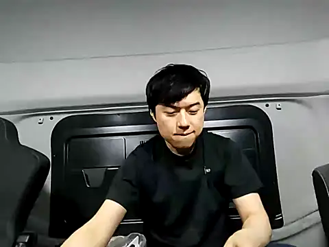 whitebriefboy online show from September 2025 04:01:01 PM