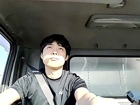 whitebriefboy online show from May 2026 09:51:02 PM