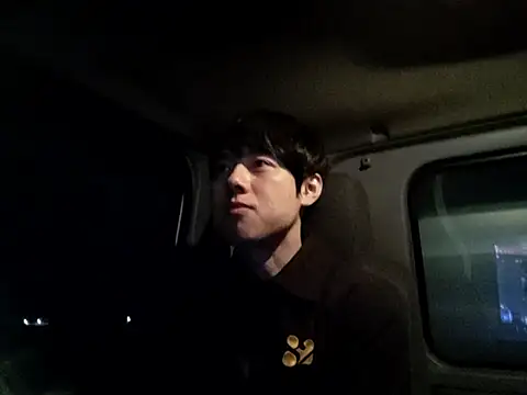 whitebriefboy online show from March 2026 06:37:02 PM