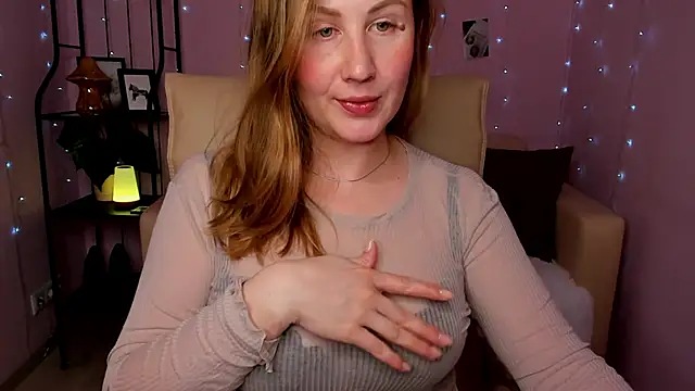 Snapshot of Helens_love chatting on February 2025 05:12:02 AM Helens love online show from February 2025 05:12:02 AM