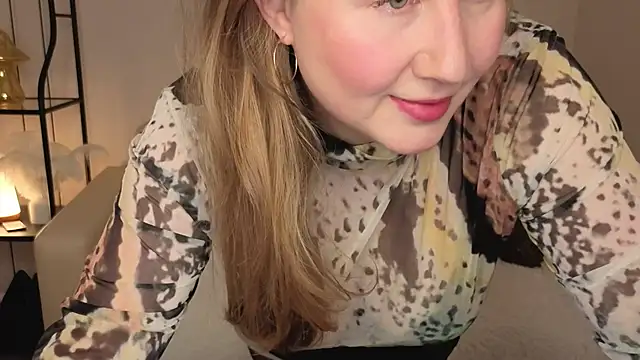 Snapshot of Helens_love chatting on November 2025 01:59:02 AM Helens love online show from November 2025 01:59:02 AM