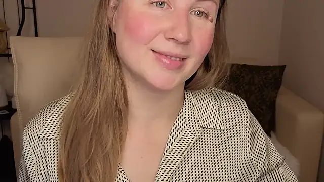 Snapshot of Helens_love chatting on October 2025 01:25:01 AM Helens love online show from October 2025 01:25:01 AM
