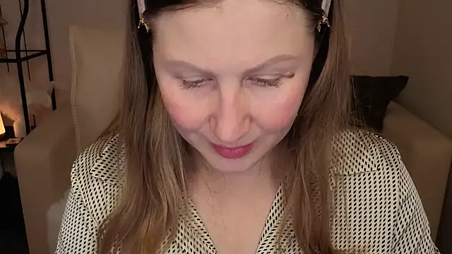 Snapshot of Helens_love chatting on October 2025 12:46:02 AM Helens love online show from October 2025 12:46:02 AM