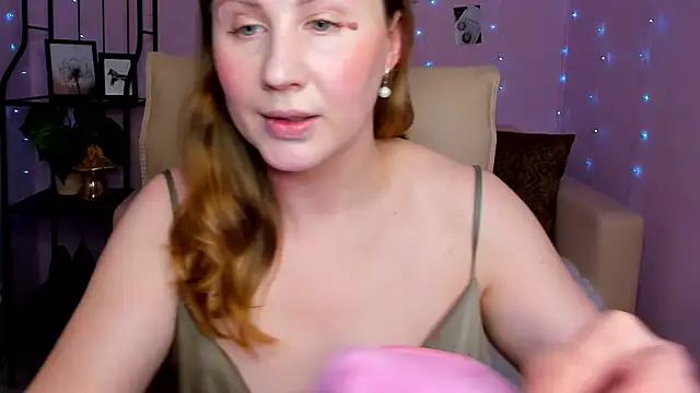 Snapshot of Helens_love chatting on March 2025 02:41:02 AM Helens love online show from March 2025 02:41:02 AM