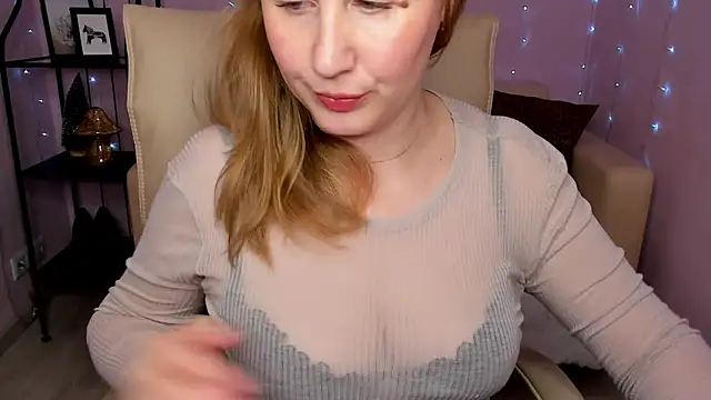Snapshot of Helens_love chatting on February 2025 04:48:02 AM Helens love online show from February 2025 04:48:02 AM