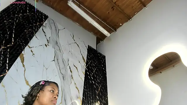 ebony hot1 online show from October 2025 02:05:01 PM