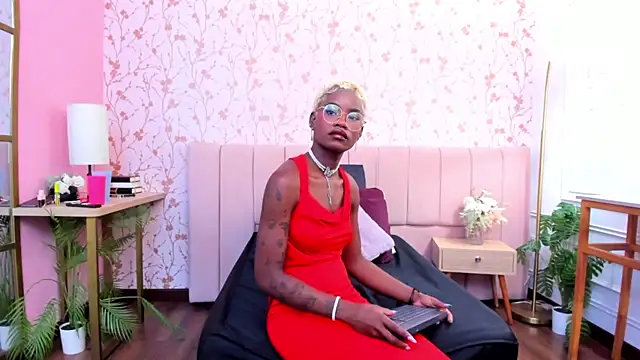 amber-hill online show from February 2026 06:41:02 PM