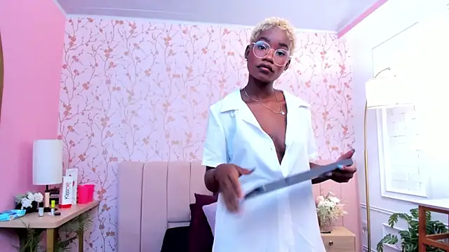 amber-hill online show from February 2026 07:25:01 PM