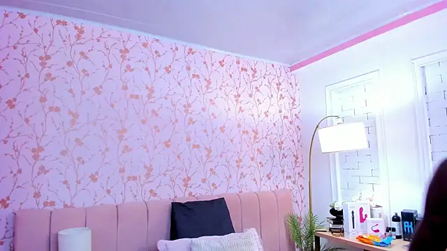 amber-hill online show from November 2025 07:03:01 PM