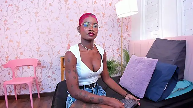 amber-hill online show from April 2026 07:21:02 PM