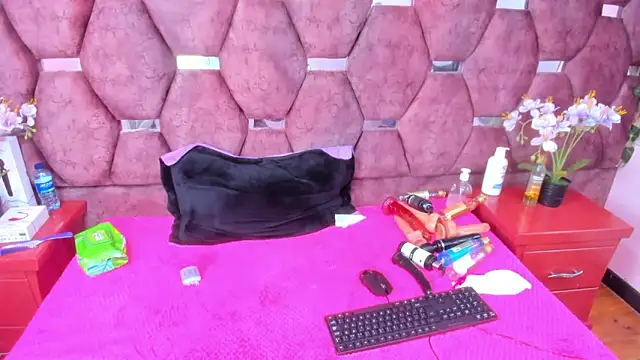 SaraLoveee  online show from March 2025 06:08:01 AM