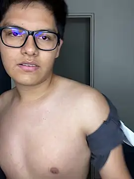 Snapshot of YouMikolins chatting on February 2025 11:48:02 PM YouMikolins online show from February 2025 11:48:02 PM