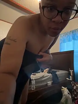 Snapshot of SexyHoneyRedd chatting on September 2025 11:47:02 AM SexyHoneyRedd online show from September 2025 11:47:02 AM