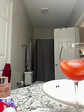 Snapshot of SexyHoneyRedd chatting on February 2025 11:43:02 PM SexyHoneyRedd online show from February 2025 11:43:02 PM