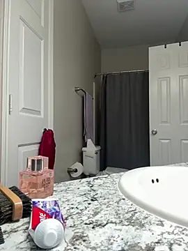 Snapshot of SexyHoneyRedd chatting on February 2025 11:33:01 AM SexyHoneyRedd online show from February 2025 11:33:01 AM