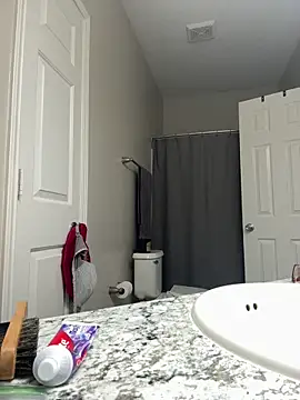 Snapshot of SexyHoneyRedd chatting on February 2025 11:15:01 PM SexyHoneyRedd online show from February 2025 11:15:01 PM