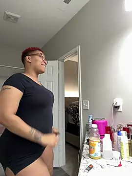 Snapshot of SexyHoneyRedd chatting on December 2024 12:28:02 AM SexyHoneyRedd online show from December 2024 12:28:02 AM