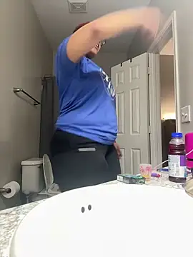 Snapshot of SexyHoneyRedd chatting on December 2024 12:15:02 AM SexyHoneyRedd online show from December 2024 12:15:02 AM