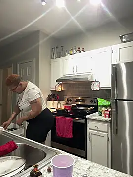 Snapshot of SexyHoneyRedd chatting on February 2025 01:14:02 AM SexyHoneyRedd online show from February 2025 01:14:02 AM