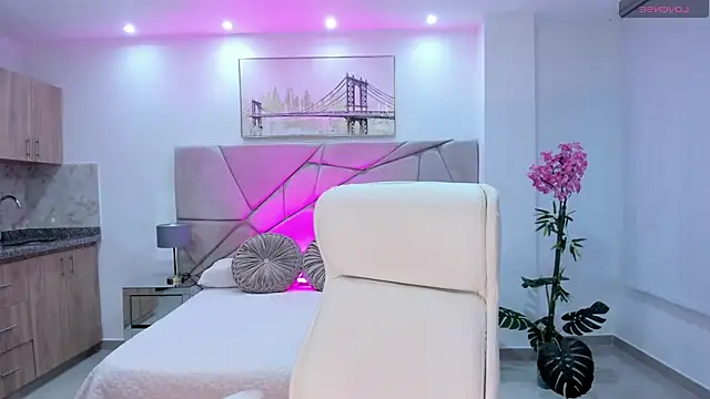 Snapshot of naomii_campbell_ chatting on October 2025 06:19:01 PM naomii campbell online show from October 2025 06:19:01 PM