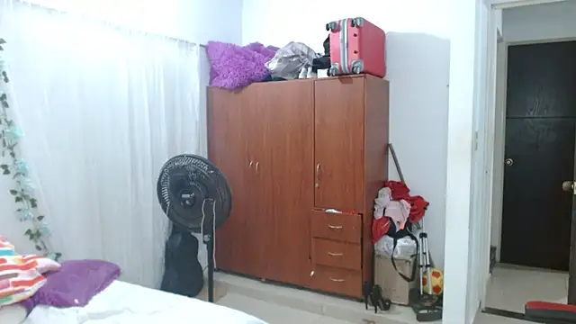 helenca43 online show from February 2026 10:15:01 AM