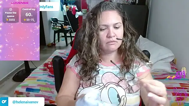 helenca43 online show from January 2026 01:07:01 PM