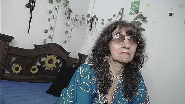 DominaLeona online show from May 2026 10:03:01 PM