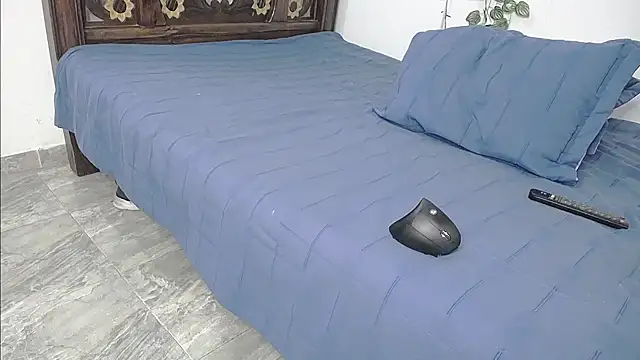 DominaLeona online show from June 2026 09:08:01 PM