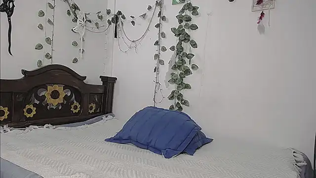 DominaLeona online show from June 2026 08:53:01 PM