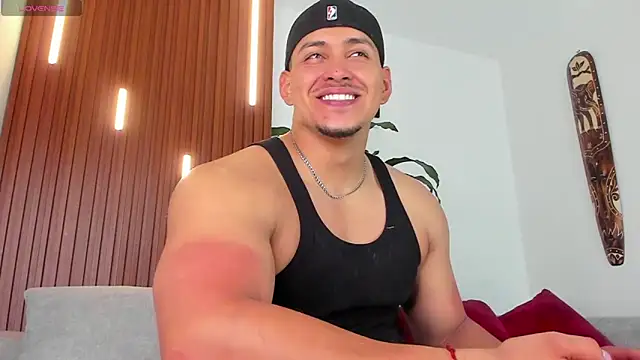 lucasanto  online show from December 2025 01:55:01 AM