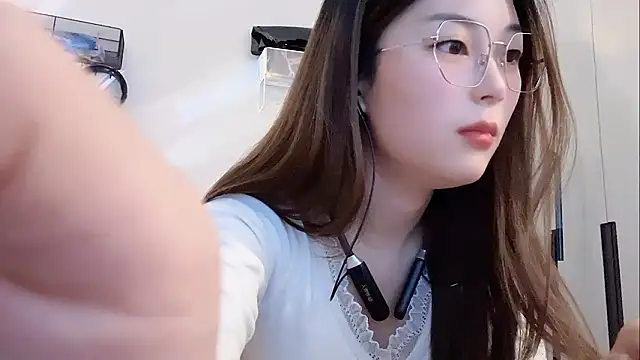 Snapshot of Sweet-Angel999 chatting on January 2026 01:59:01 PM Sweet-Angel999 online show from January 2026 01:59:01 PM