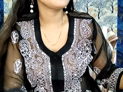 Aarvi Arora online show from November 2025 11:15:02 AM