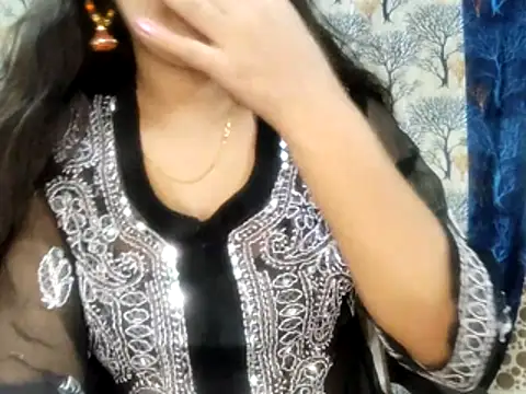 Aarvi Arora online show from October 2025 02:42:02 PM