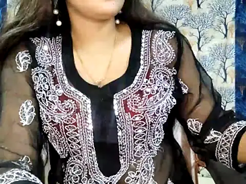 Aarvi Arora online show from November 2025 10:37:02 AM