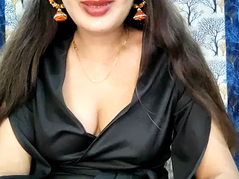 Aarvi Arora online show from October 2025 12:18:01 PM