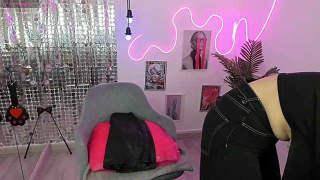 Snapshot of Lily_Moonlight chatting on February 2026 12:57:01 PM Lily Moonlight online show from February 2026 12:57:01 PM