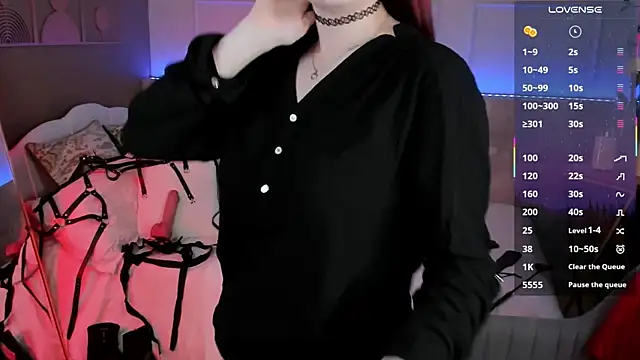 Lily Moonlight online show from April 2026 02:41:02 PM