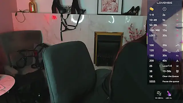 Lily Moonlight online show from April 2026 02:22:01 PM