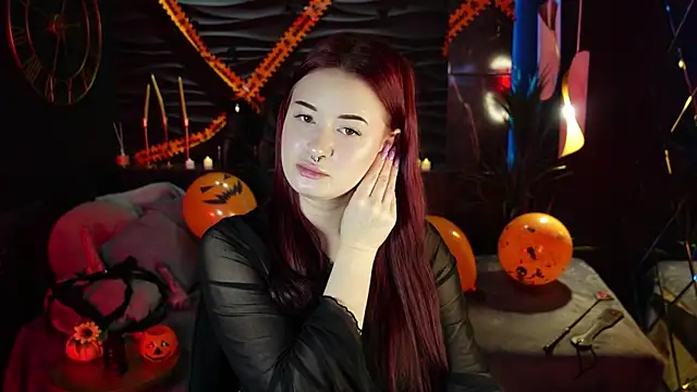 Snapshot of Lily_Moonlight chatting on October 2025 07:07:02 AM Lily Moonlight online show from October 2025 07:07:02 AM