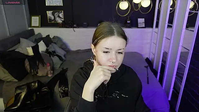 Lily Moonlight online show from March 2025 07:47:02 AM