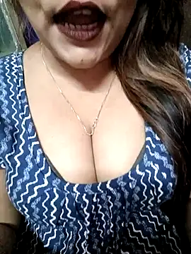Snapshot of Beautyy38 chatting on February 2025 07:32:01 PM Beautyy38 online show from February 2025 07:32:01 PM