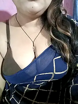 Snapshot of Beautyy38 chatting on February 2025 03:43:01 AM Beautyy38 online show from February 2025 03:43:01 AM